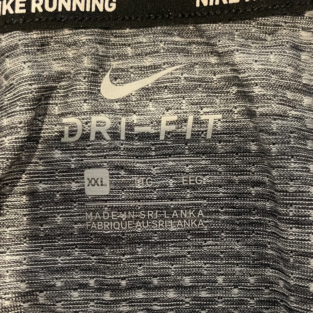 Nike Men's Heathered Black Short Sleeve Tee - Picture 2 of 2